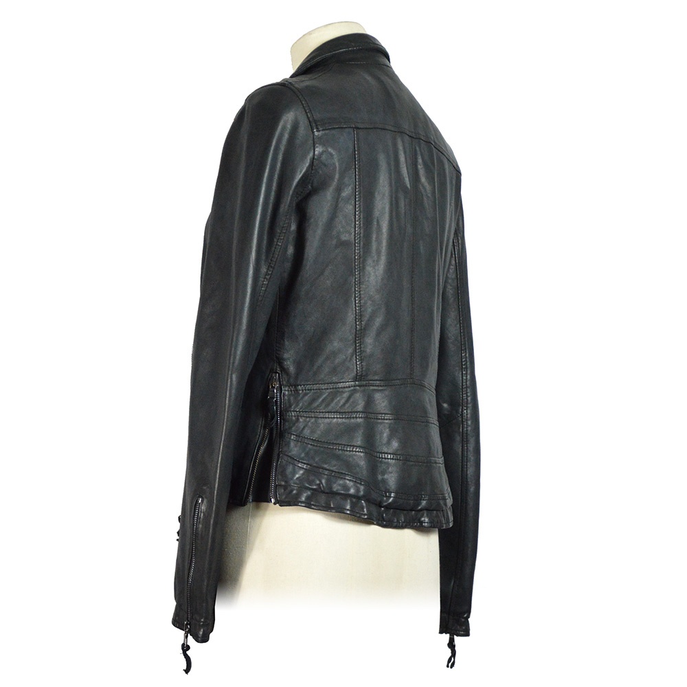 Laterale giacca da donna in pelle nera